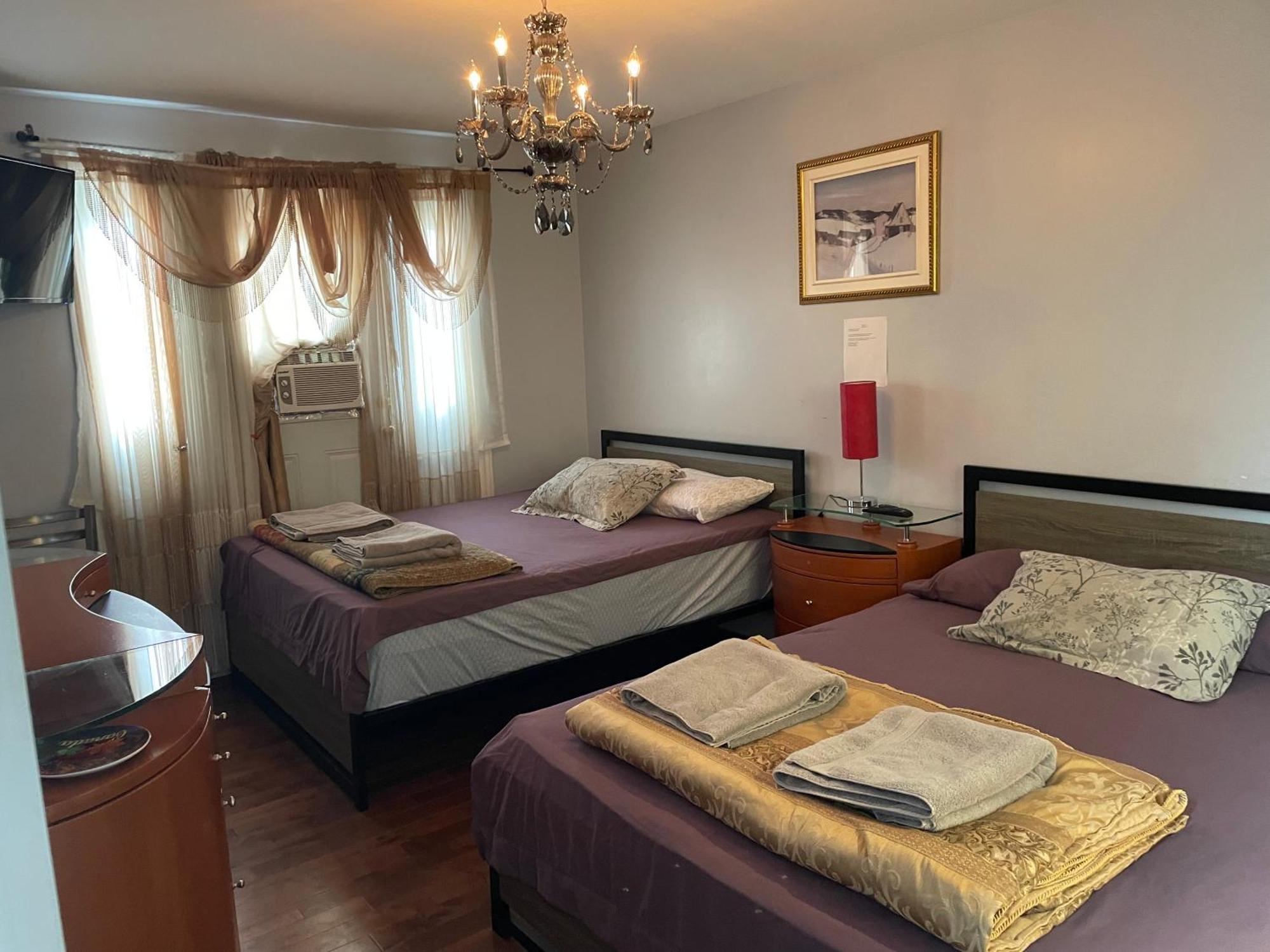 Self Service Small Breakfast, 2 Double Beds Private Room Montreal Zewnętrze zdjęcie